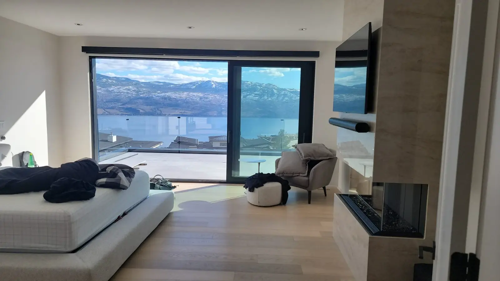 Home building Vancouver — luxury new home with mountain view by DELANA Interiors